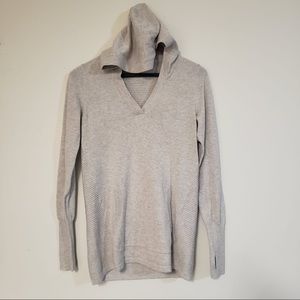 Akini sweatshirt V-neck